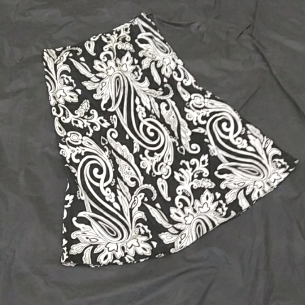 NY & Co. Size Small Black & White Floral 100% Silk Charmeuse Slip Skirt